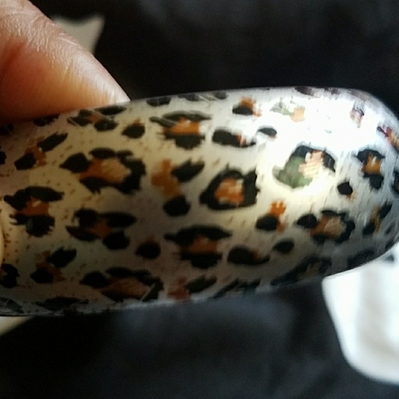 Metallic Silver Leopard Print Bangle NWT - Picture 4 of 4