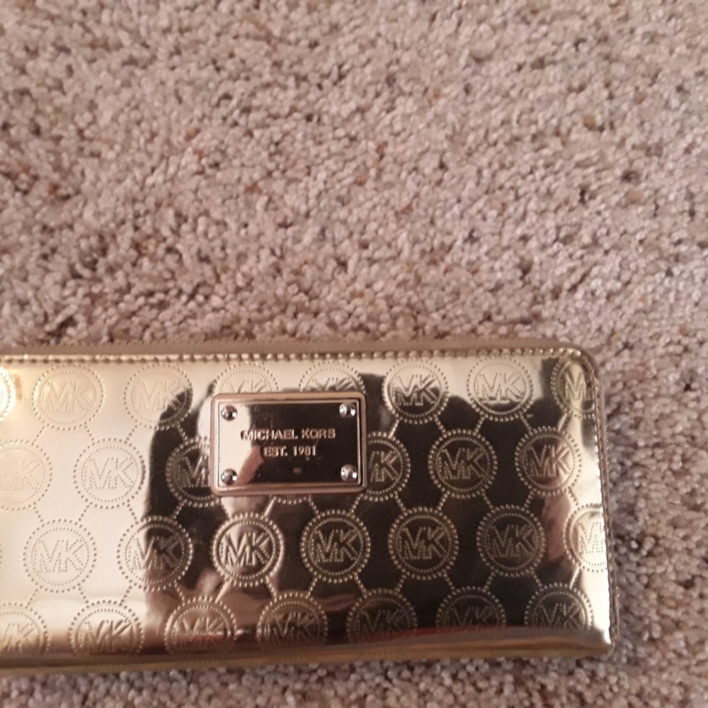 AUTHENTIC MICHAEL KORS WALLET