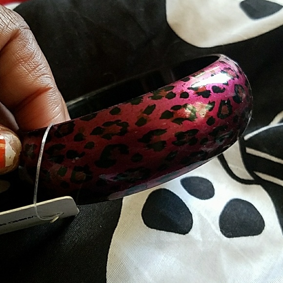 Metallic Purple Leopard Bangle NWT - Picture 2 of 4