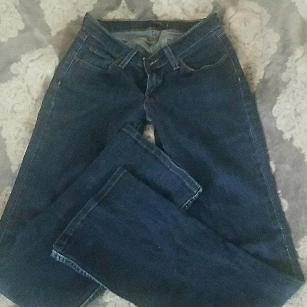 Levis curvy cut