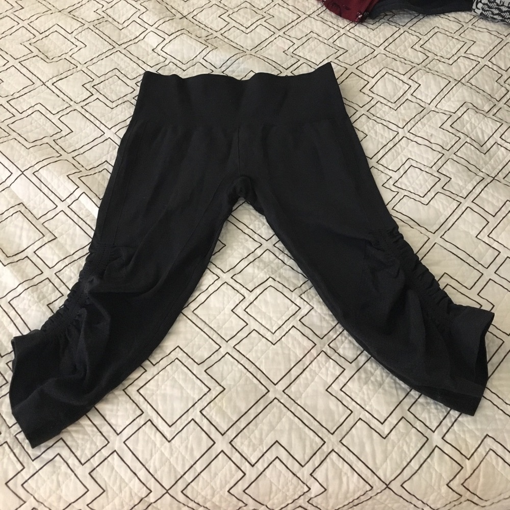 Lululemon navy high wasted capris