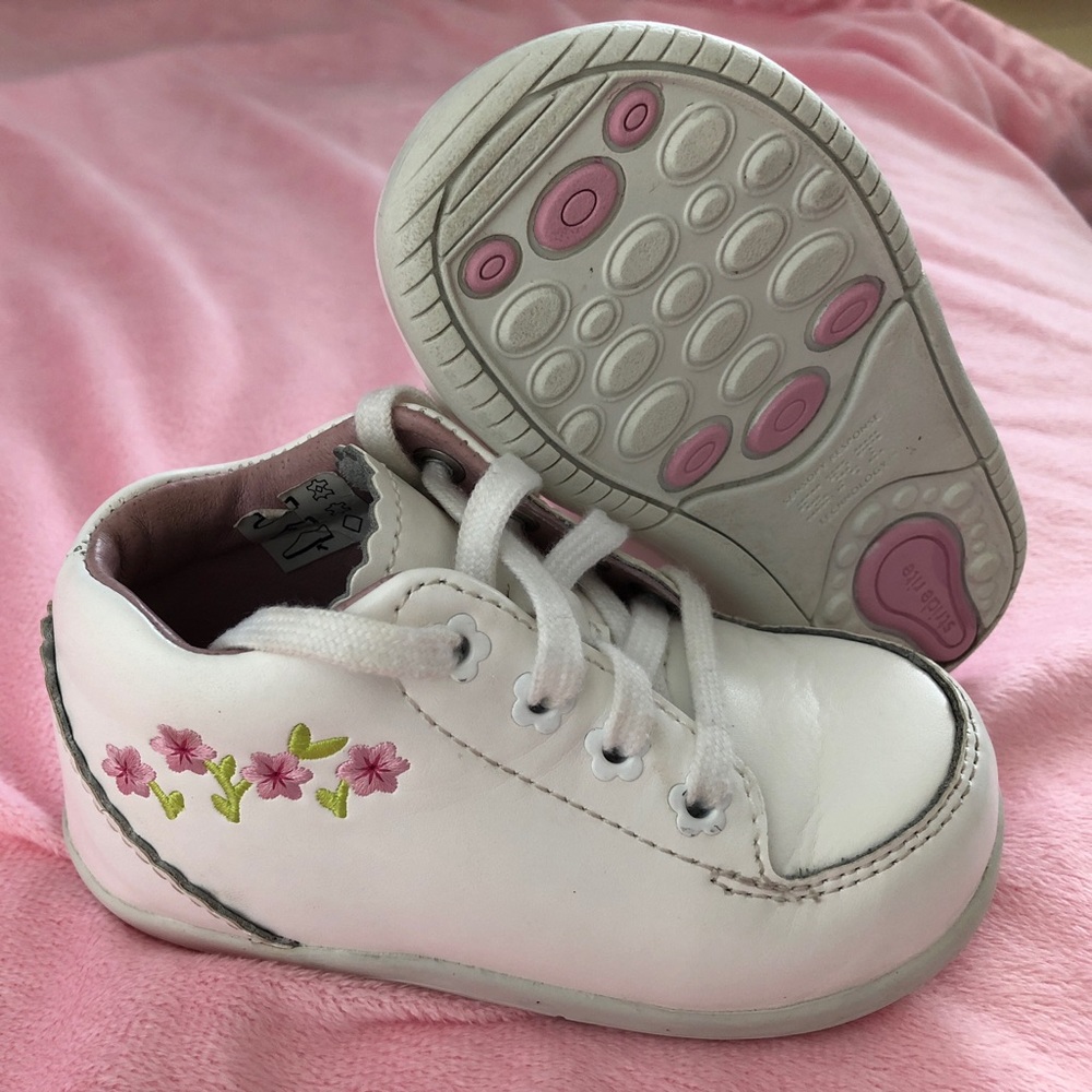 Stride Rite “Emilia” SRT walking bootie shoe 6XW