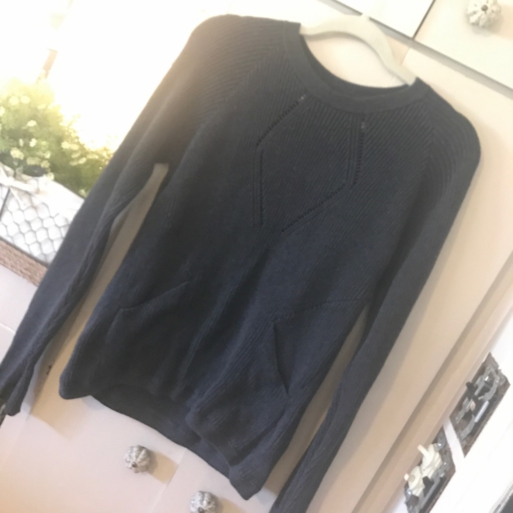 Lululemon sweater 4