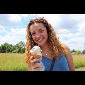 Meet your Posher, Danielle