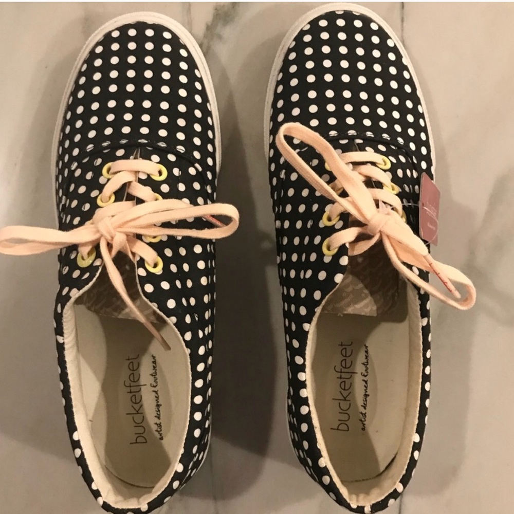 NWT Bucketfeet