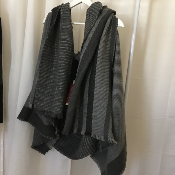 Merona New with Tags Blanket Scarf with Arm Holes - Picture 2 of 5