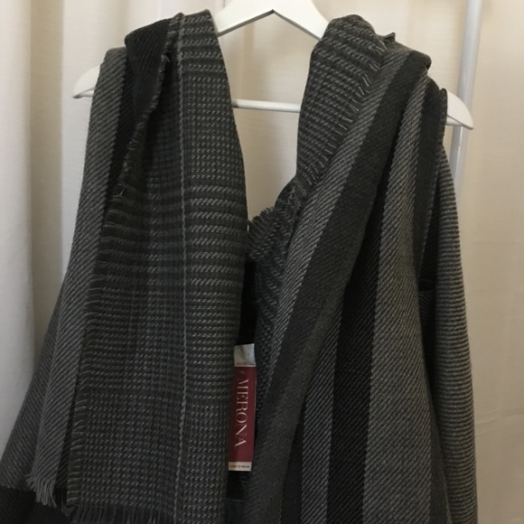 Merona New with Tags Blanket Scarf with Arm Holes - Picture 3 of 5