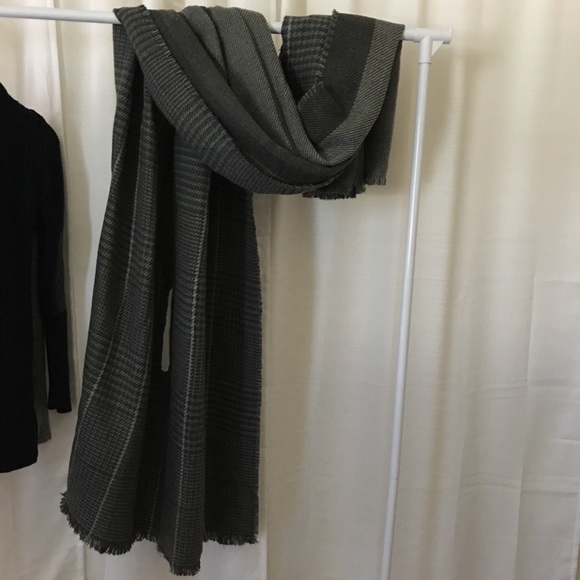 Merona New with Tags Blanket Scarf with Arm Holes - Picture 4 of 5