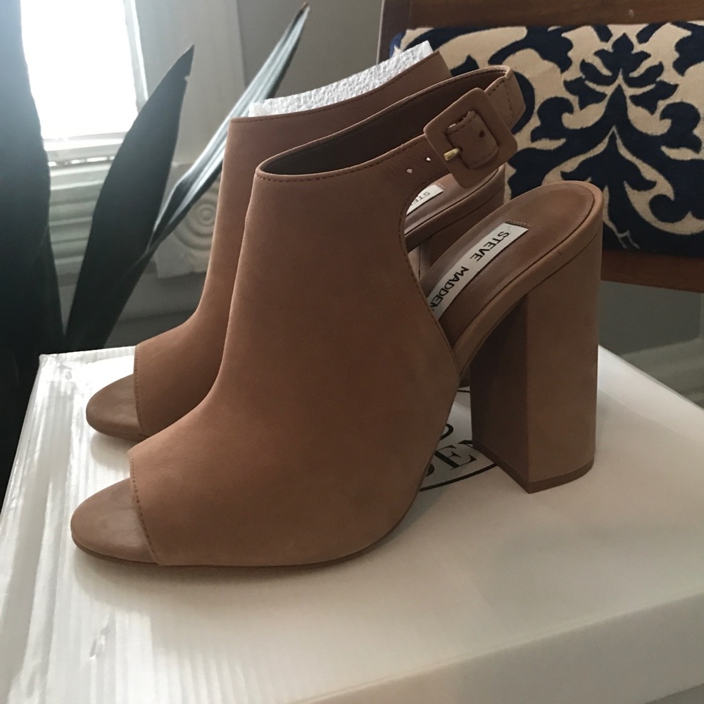 Steve Madden Callvin camel heels