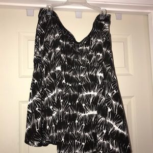 Adorable black and white skirt