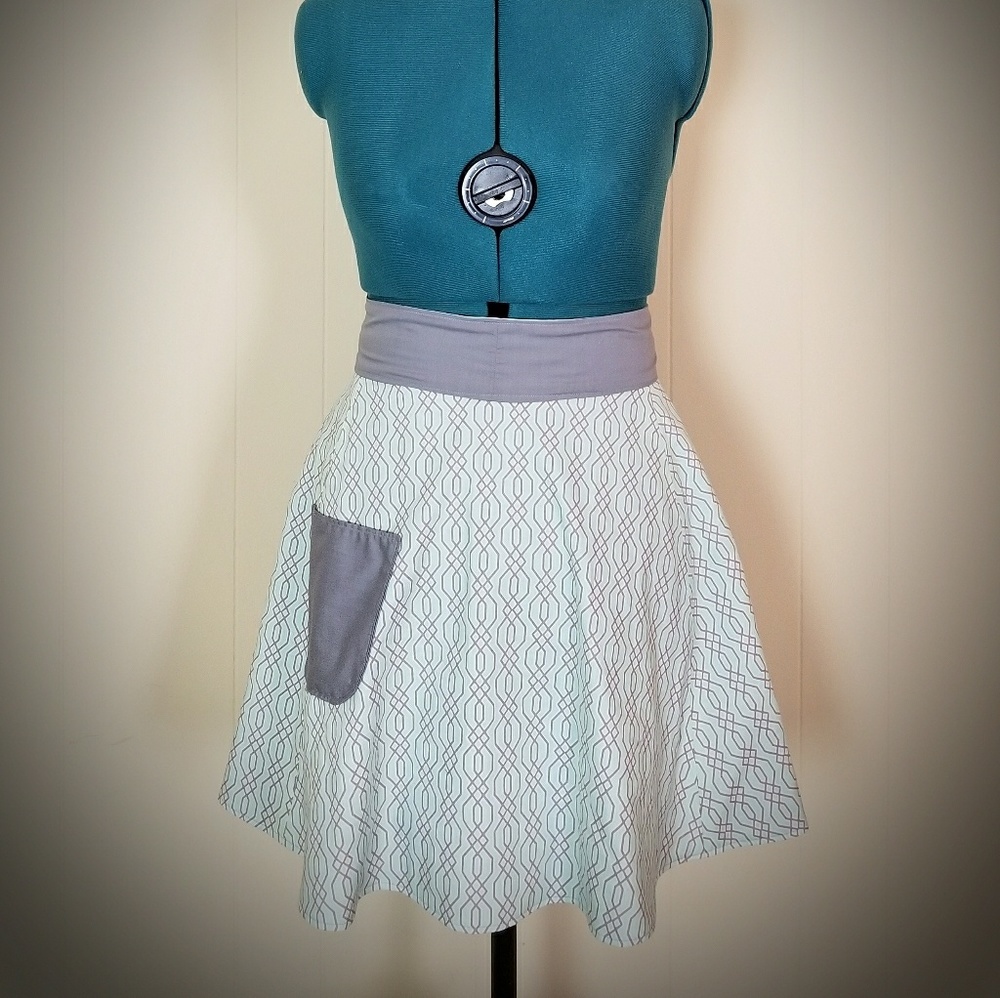 Handmade reversable apron - Picture 2 of 3