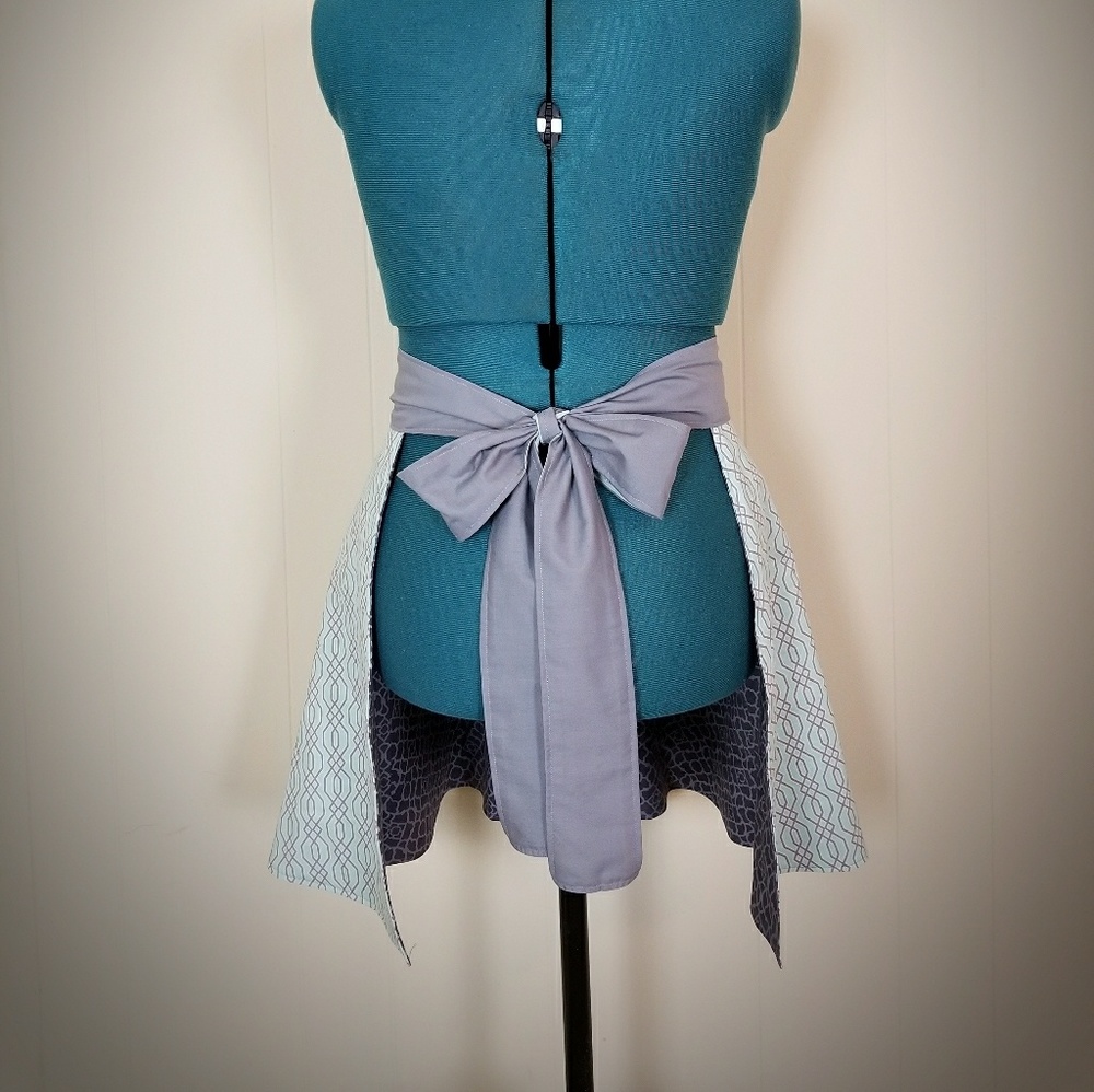 Handmade reversable apron - Picture 3 of 3