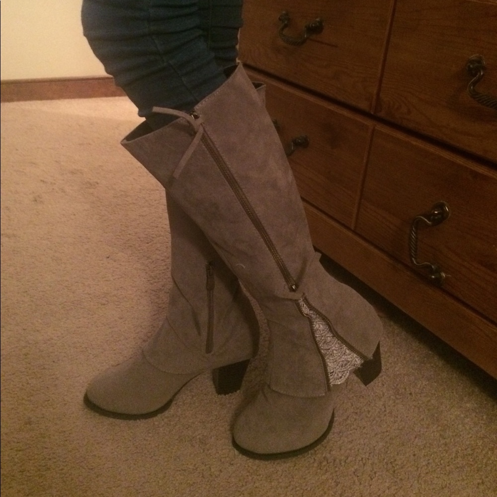 💕SOLD💕Elegant Grey Boots