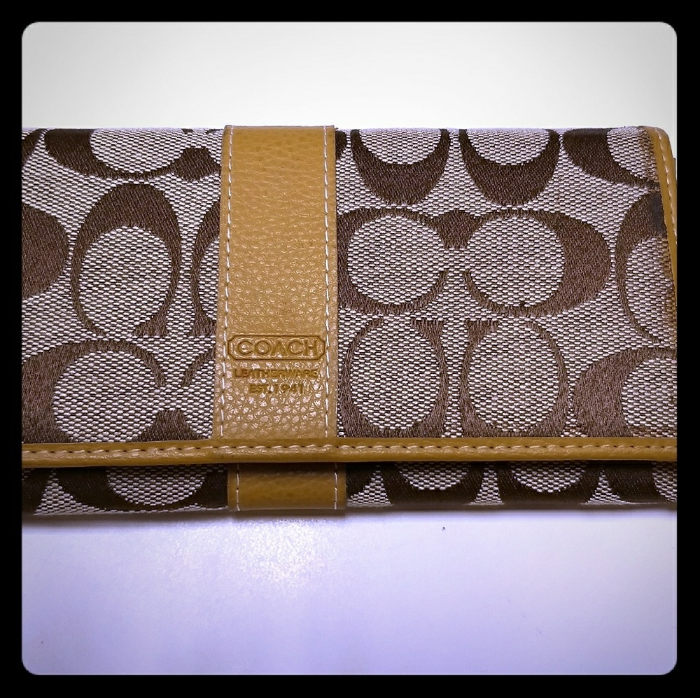 Coach Long Wallet