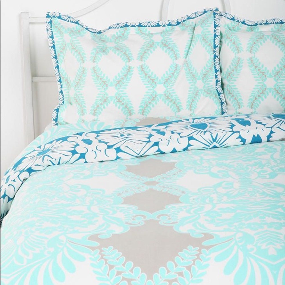 Urban Outfitter Duvet Cover Set full/Queen