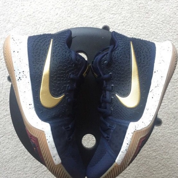 Kyrie 3 - Picture 2 of 4