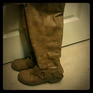 Knee high chestnut boots!