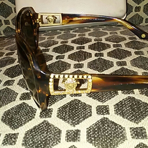 authentic VERSACE Shades - Picture 2 of 8