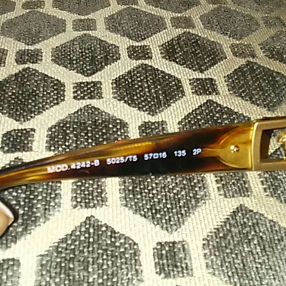 authentic VERSACE Shades - Picture 4 of 8