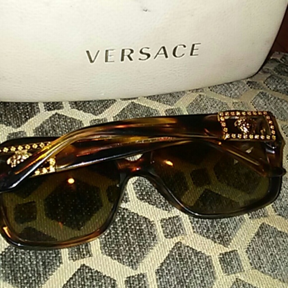 authentic VERSACE Shades - Picture 7 of 8