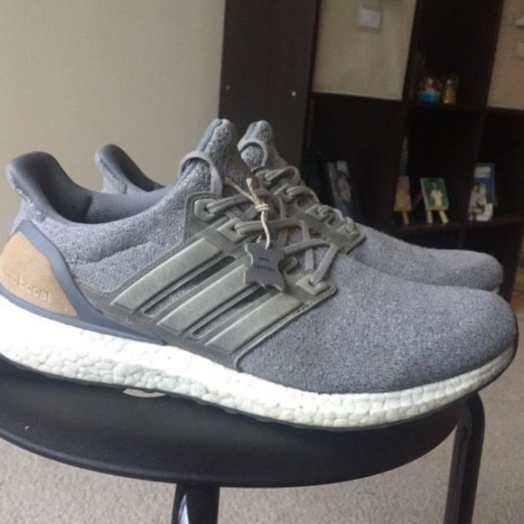 Adidas Ultra Boost 9.5 - Picture 1 of 4
