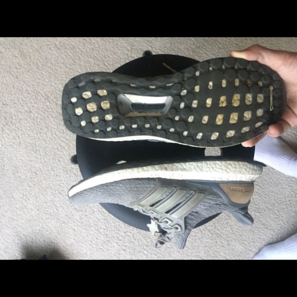 Adidas Ultra Boost 9.5 - Picture 4 of 4