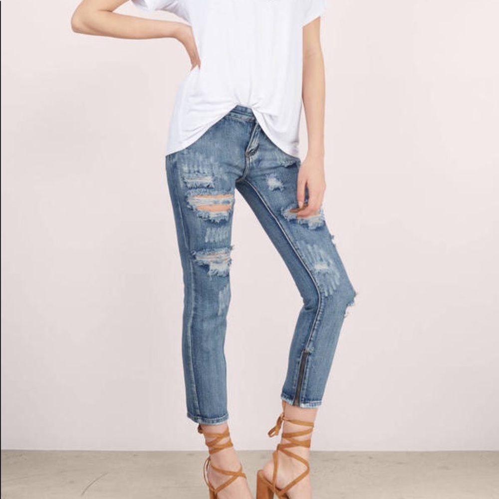 Distressed denim skinny jeans NWOT