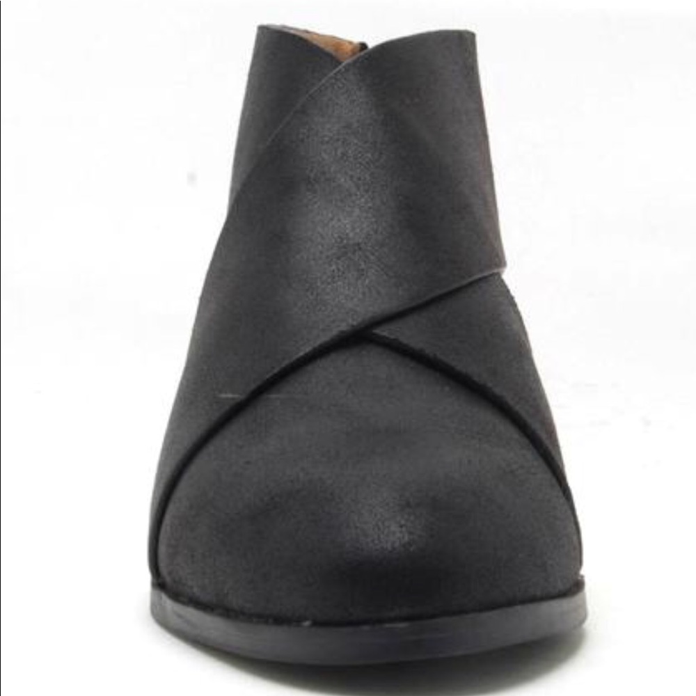 ladies low chunky heels little booties. black - Picture 6 of 7