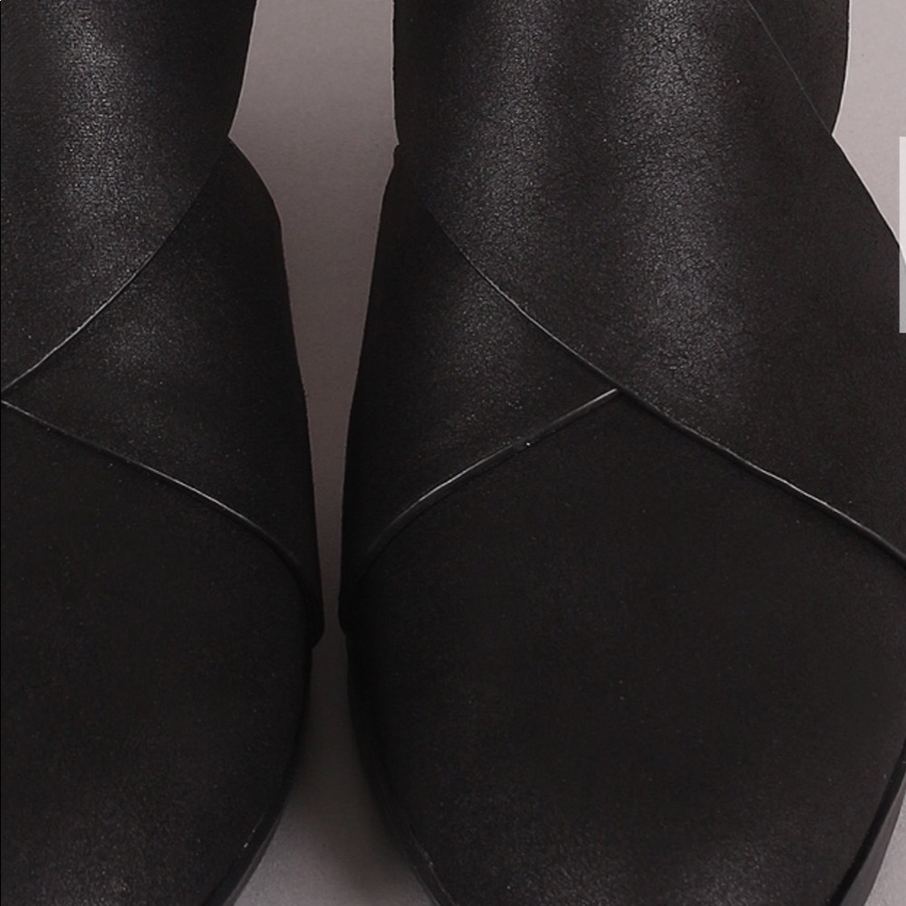 ladies low chunky heels little booties. black - Picture 5 of 7