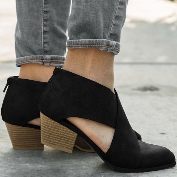shoeroom21 boutique Shoes - ladies low chunky heels little booties. black