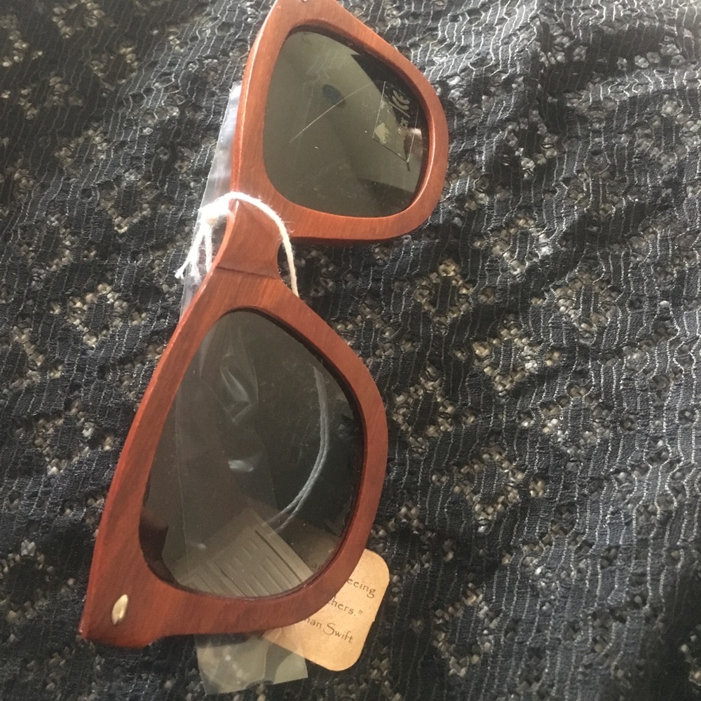Wooden Sunglasses Wayfarer Design PolarizedLenses.