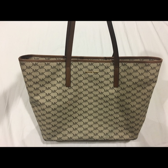 Michael Kors Handbags - Authentic Michael Kors Large Tote