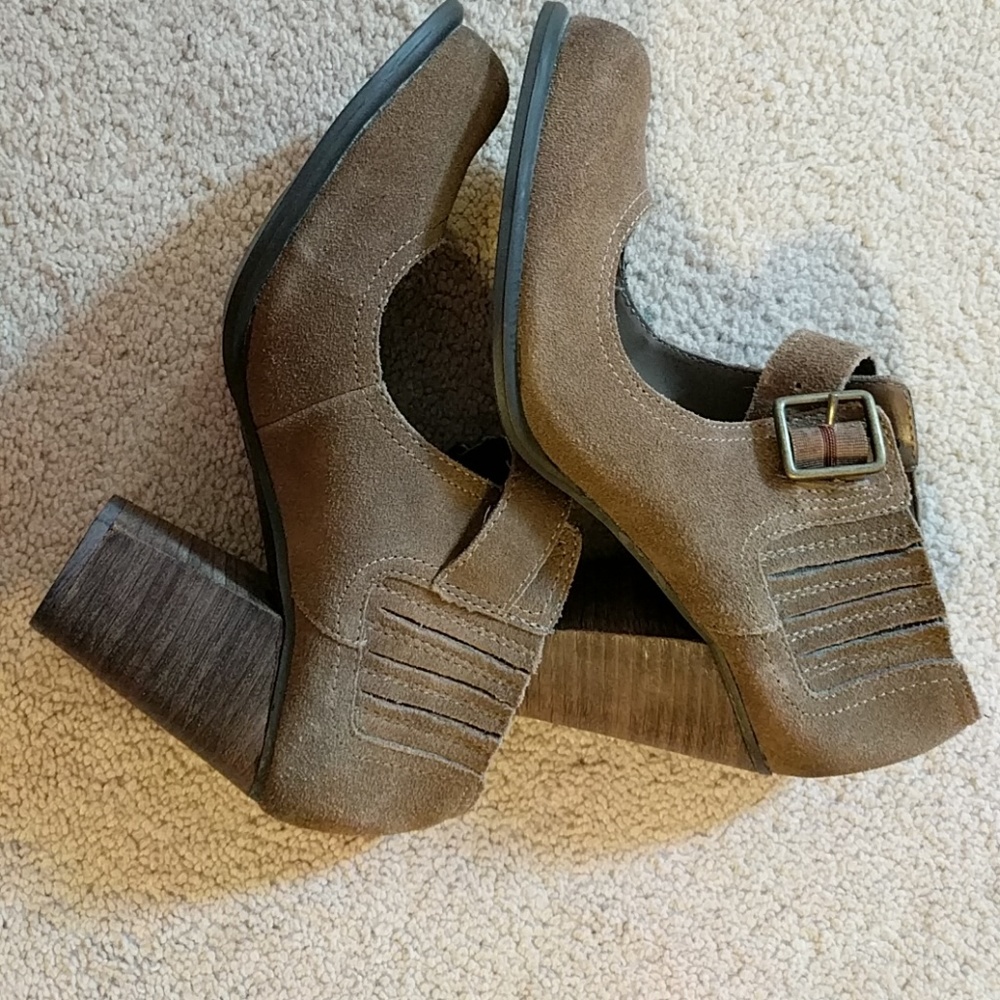 Mia brown suede heels