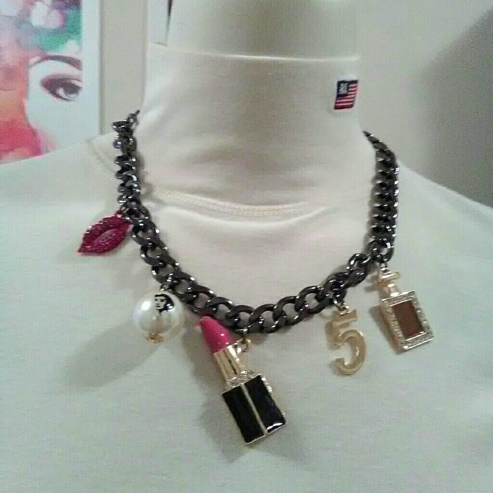 Nice set of collar two pieces