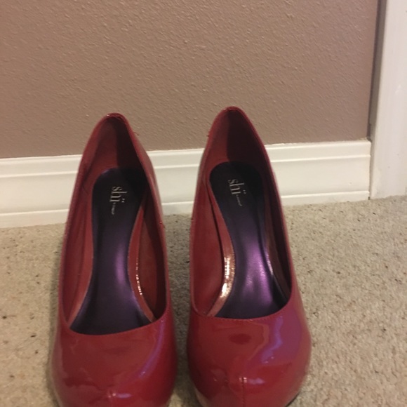 Red high heels - Picture 3 of 4