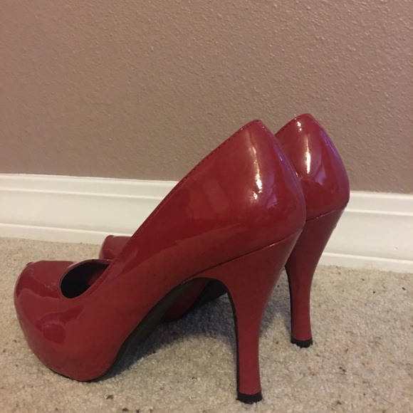 Red high heels - Picture 4 of 4