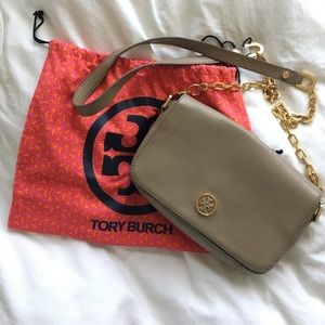 Tory Burch “Robinson Adjustable Chain Mini Bag”