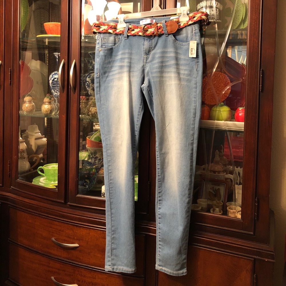 🌺New Juniors Belted Skinny Jeans Size:13🌺