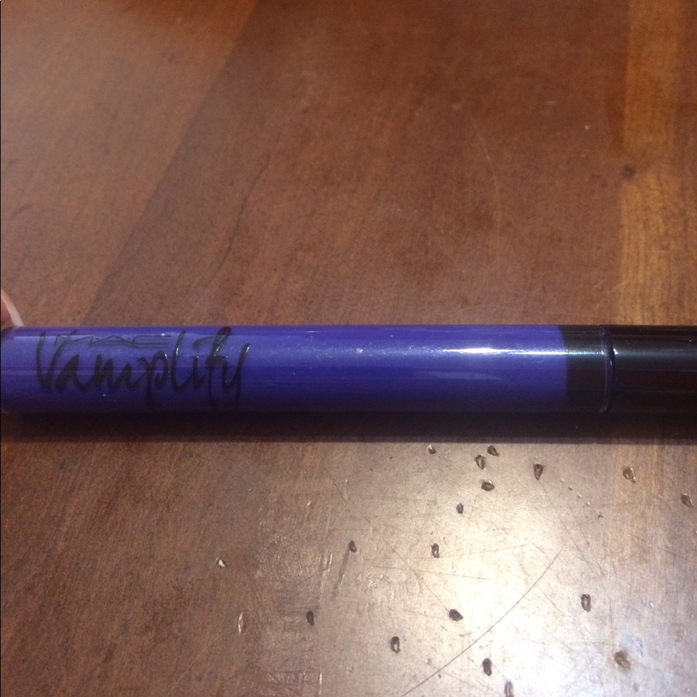 MAC Vamplify lip color