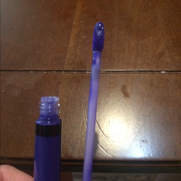 MAC Vamplify lip color - Picture 3 of 4