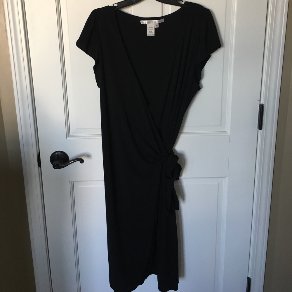 🎄🥂 Black wrap dress!!