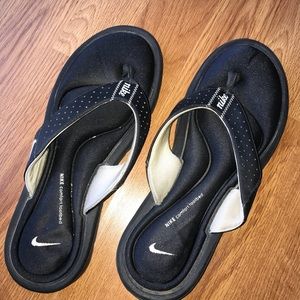Women’s Nike comfort flip flops
