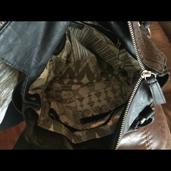 NWOT GUESS PURSE🛍 - Picture 6 of 8