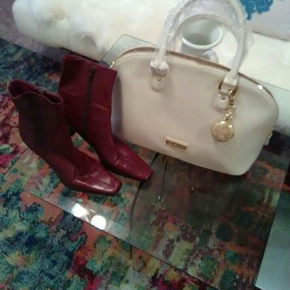 Nice used red boots 3 inches heels.