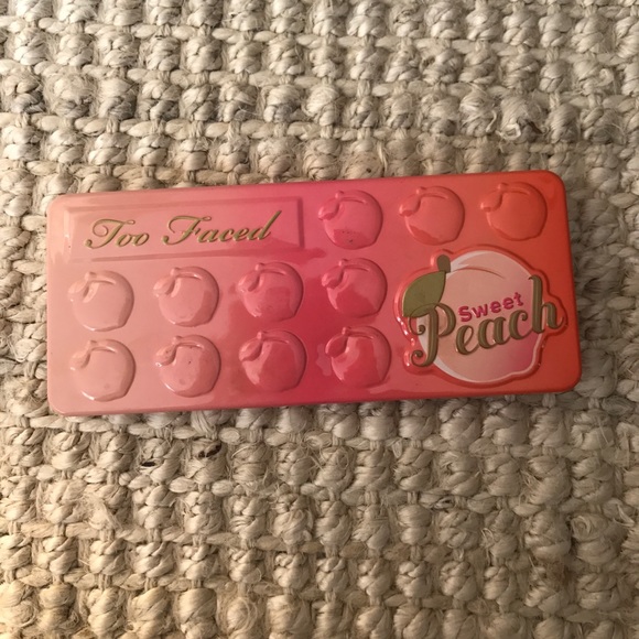 Too Faced Sweet Peach eye shadow palette - Picture 1 of 3