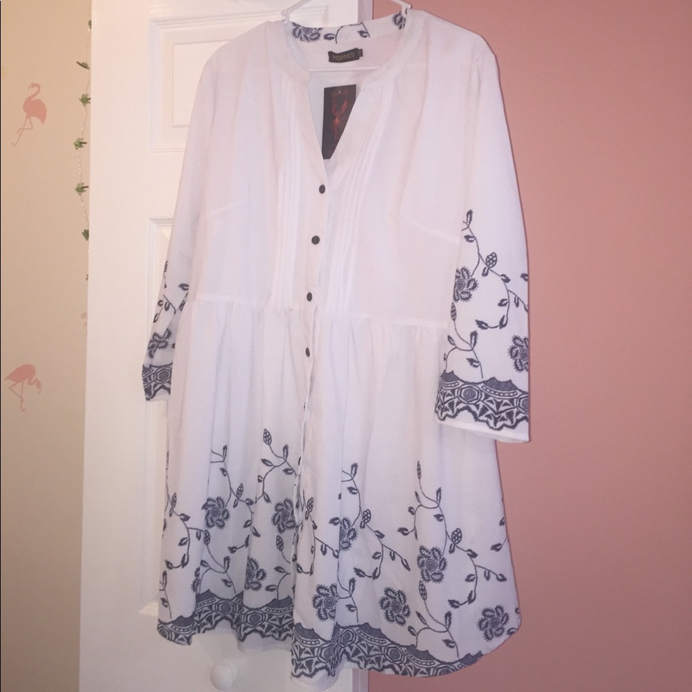 NWT White and Navy Lightweight Dress