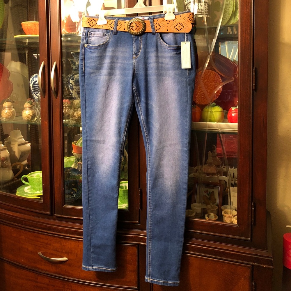 🌺New Juniors Belted Skinny Jeans Size:13🌺