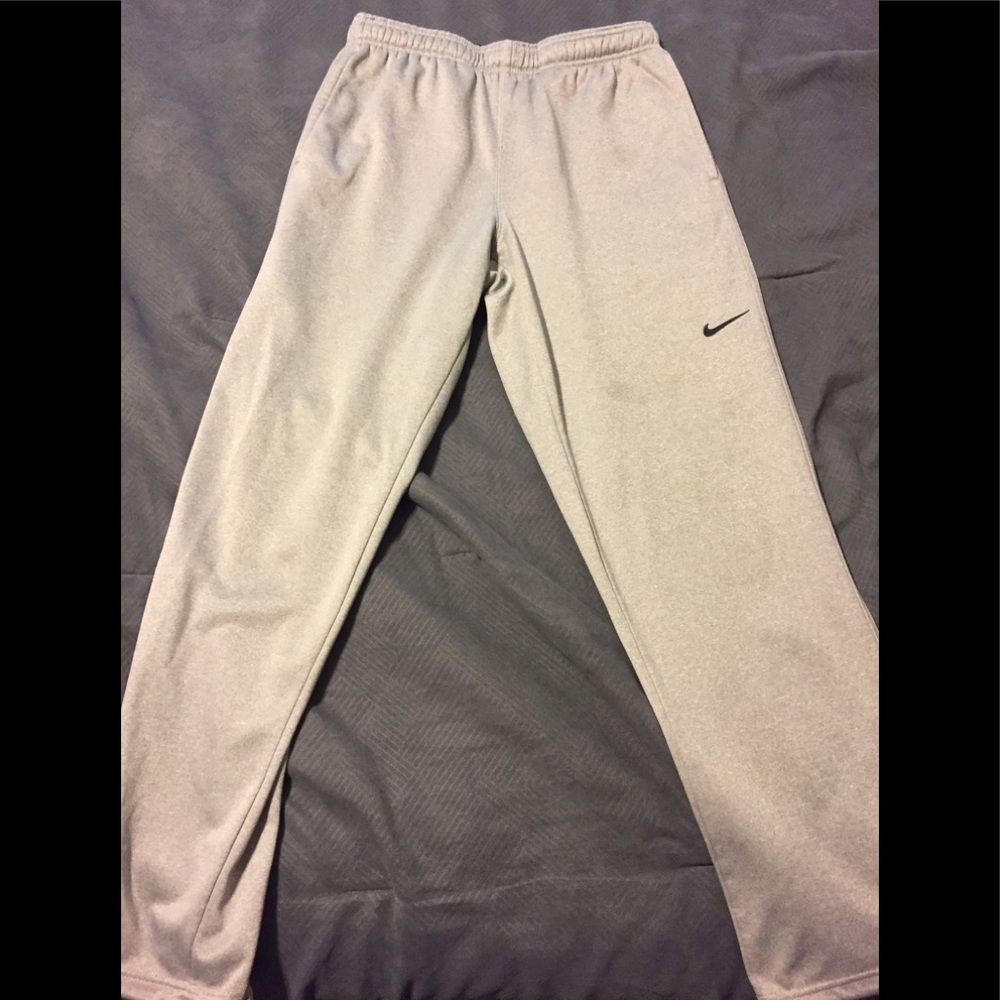 Men's therma fit Nike jogging pants size large.