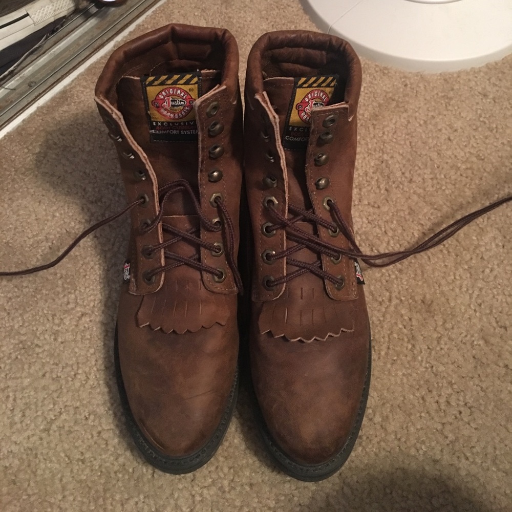 Justin Lace up boots