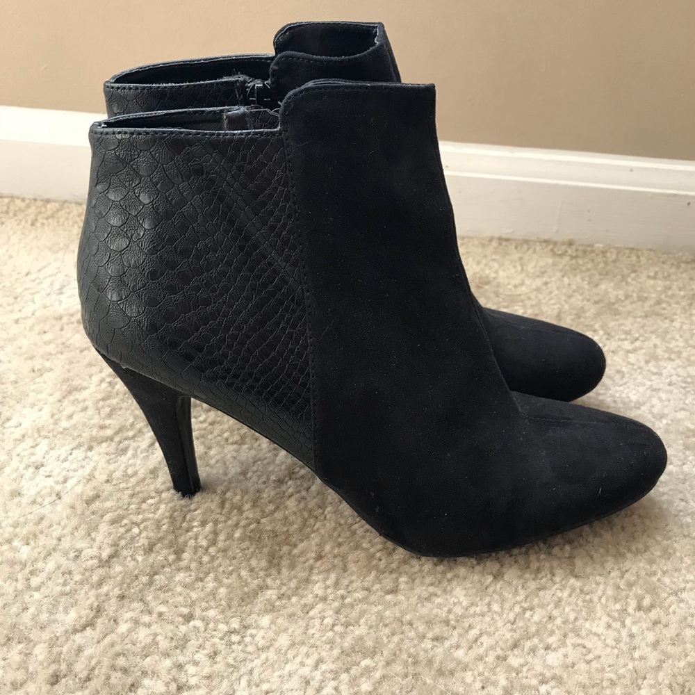 Women’s EXPRESS booties